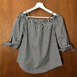 IZBYER Size Small Black and White Off-Shoulder (with straps) 3/4 Sleeve Blouse